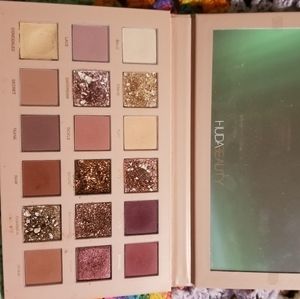 Huda Beauty New Nude Palette
